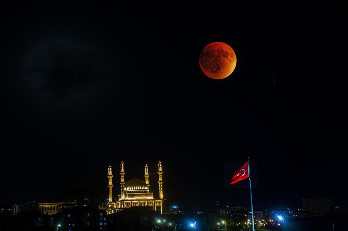 Kanlı ay tutulması Batman'da izlendi
