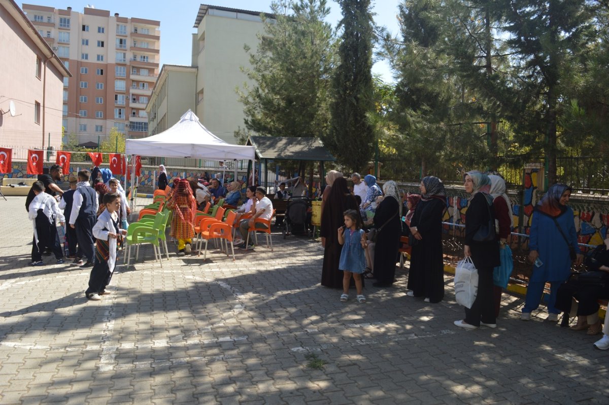 Siirt’te ilköğretim haftası törenle kutlandı: 567 okulda ders zili çaldı