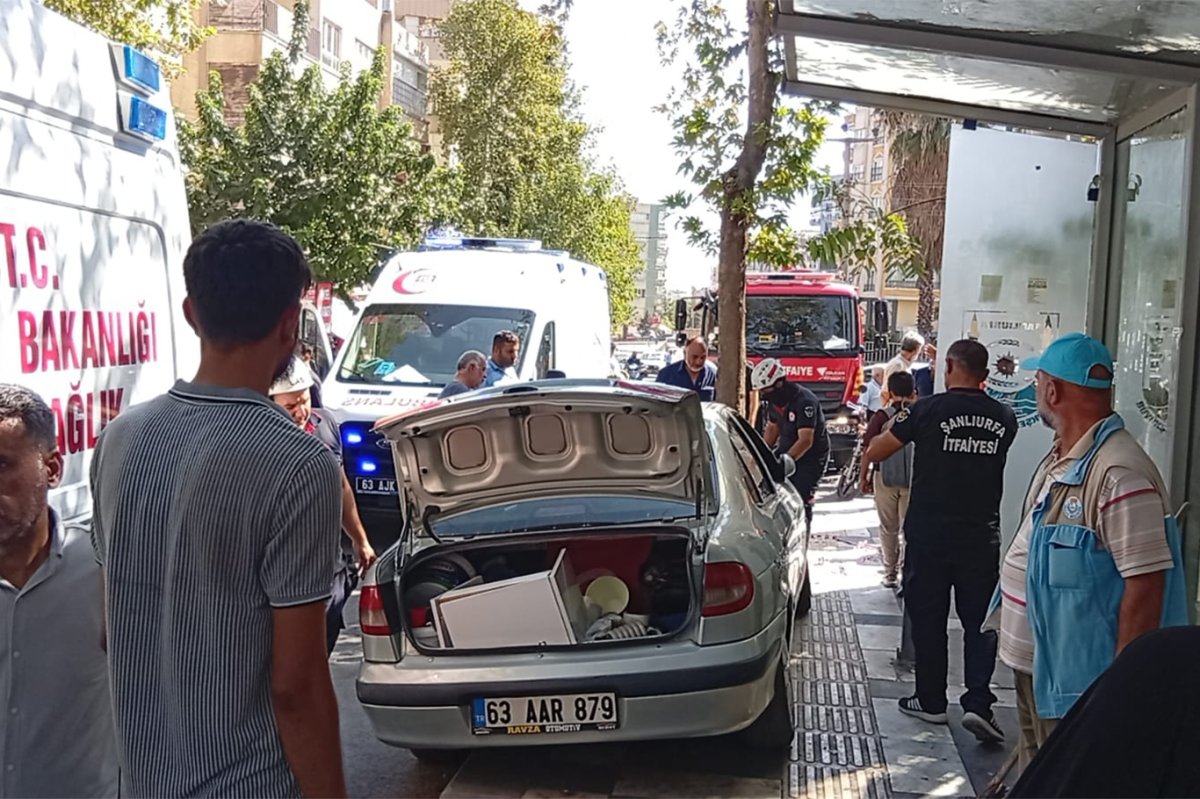 Kontrolden çıkan otomobil durağa daldı: 8 yaşındaki çocuk hayatını kaybetti