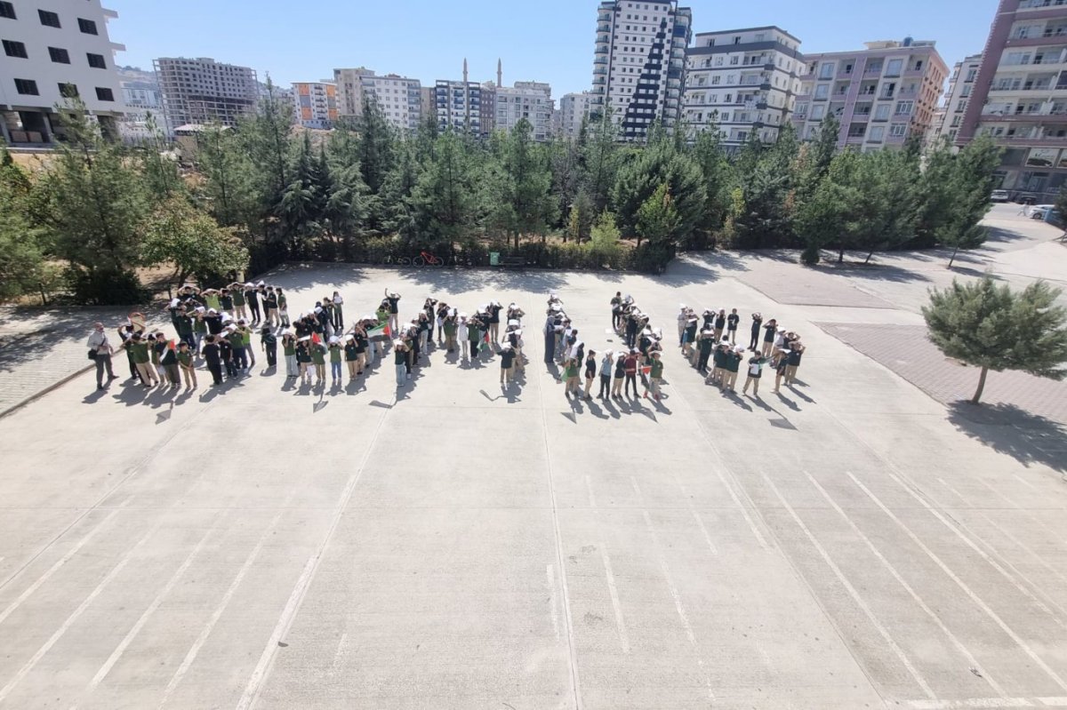 Mardinli onlarca öğrenciden Küresel Sumud Filosuna destek