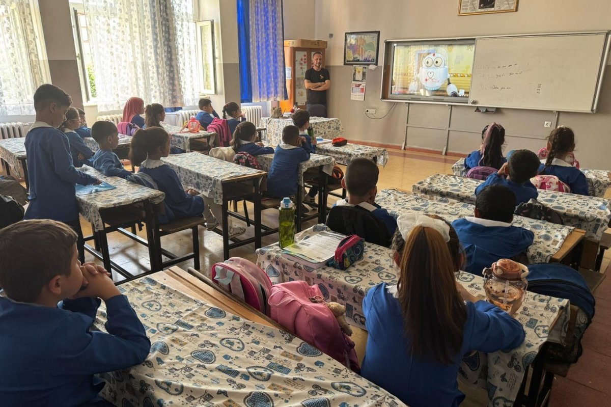 Siirt'te ilkokul öğrencilerine ağız ve diş sağlığı eğitimi