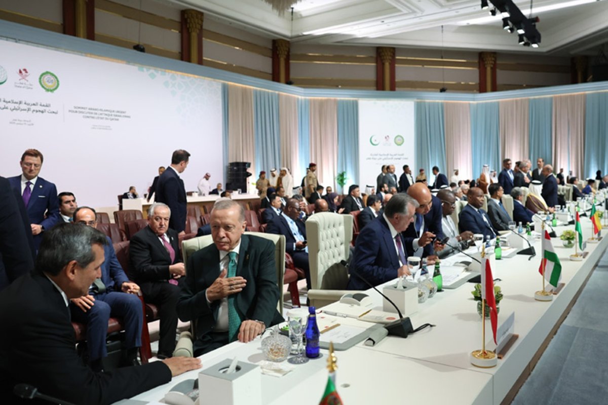 Cumhurbaşkanı Erdoğan'dan Katar'daki zirvede işgale karşı "caydırıcı savunma" vurgusu