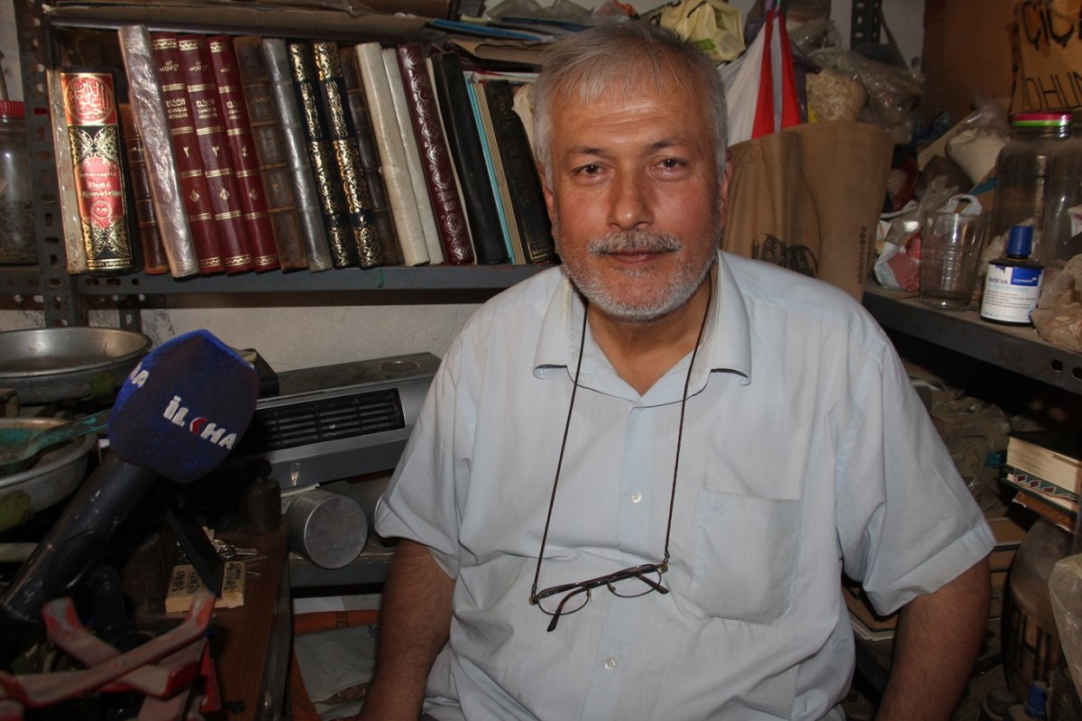 Emekli İmam Yağmurcu, 36 yıldır sürdürdüğü aktarcılıkla şifaya vesile oluyor