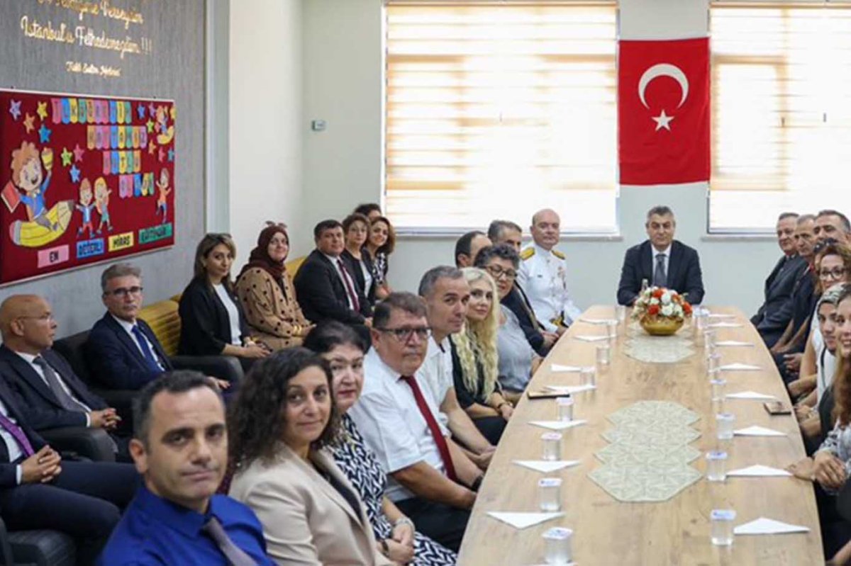 Vali Atilla Toros, yeni eğitim-öğretim yılında öğretmen ve öğrencilerle bir araya geldi