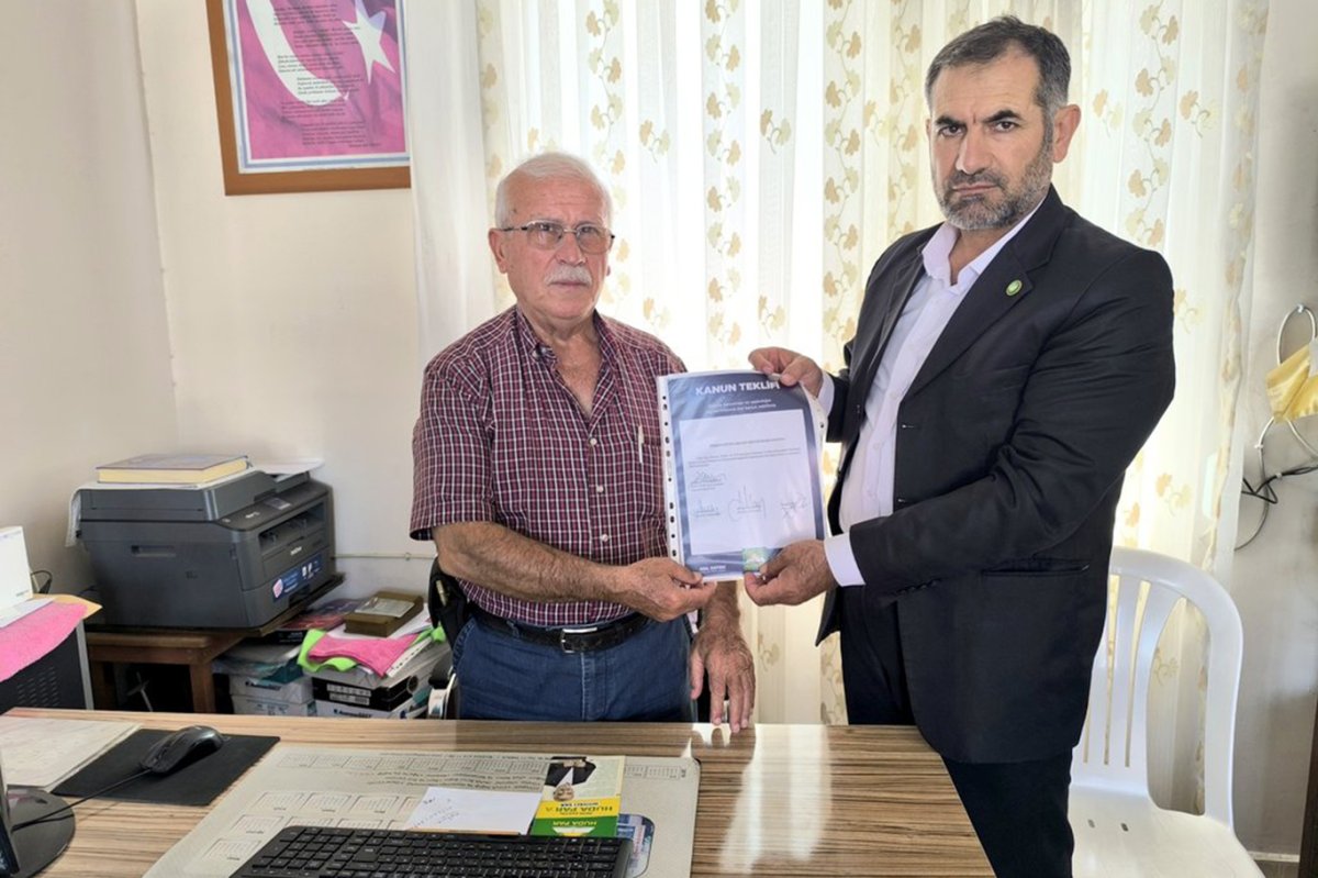 HÜDA PAR Tarsus İlçe Başkanlığı heyeti muhtarlar ve esnafla bir araya geldi.
