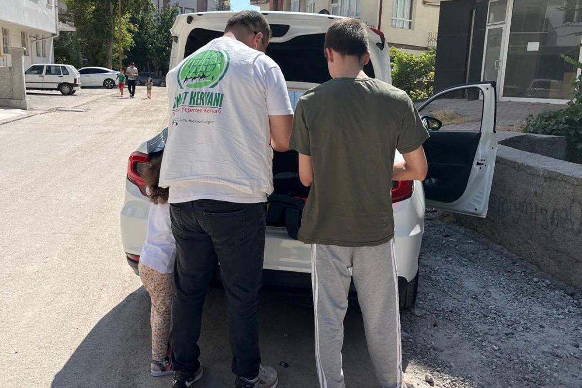 Umut Kervan’ından Aksaray'da öğrencilere kırtasiye ve giyim desteği