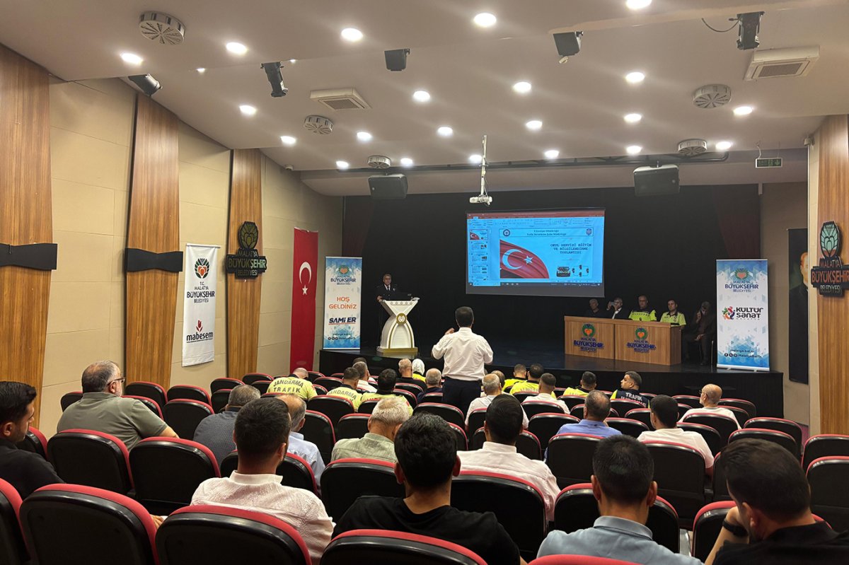 Malatya'da okul servis şoförlerine yönelik bilgilendirme toplantısı düzenlendi