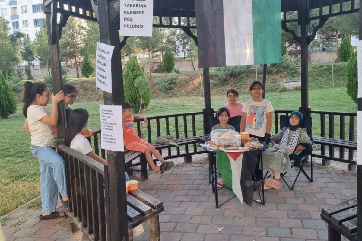 Minik yüreklerden Gazze'ye umut kermesi