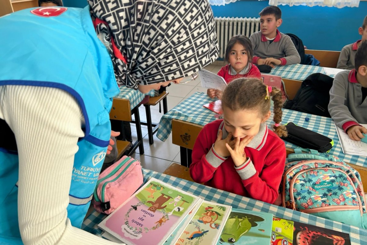 "Hediyem Kitap Olsun" projesiyle 500 bin kitap dağıtıldı