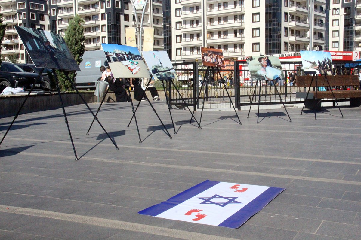 HÜDA PAR Diyarbakır Gençlik Kollarının Gazze temalı resim sergisi ve stant çalışması devam ediyor