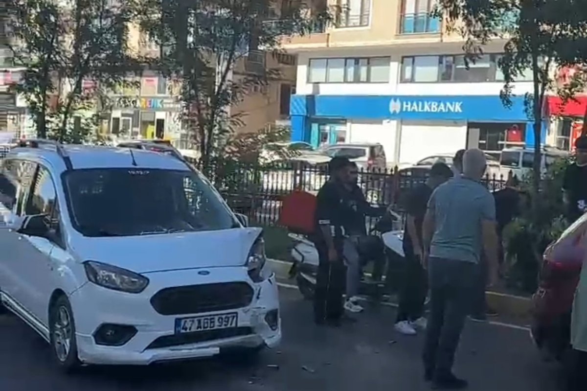 Mardin’de hafif ticari araç ile otomobil çarpıştı: 1 yaralı