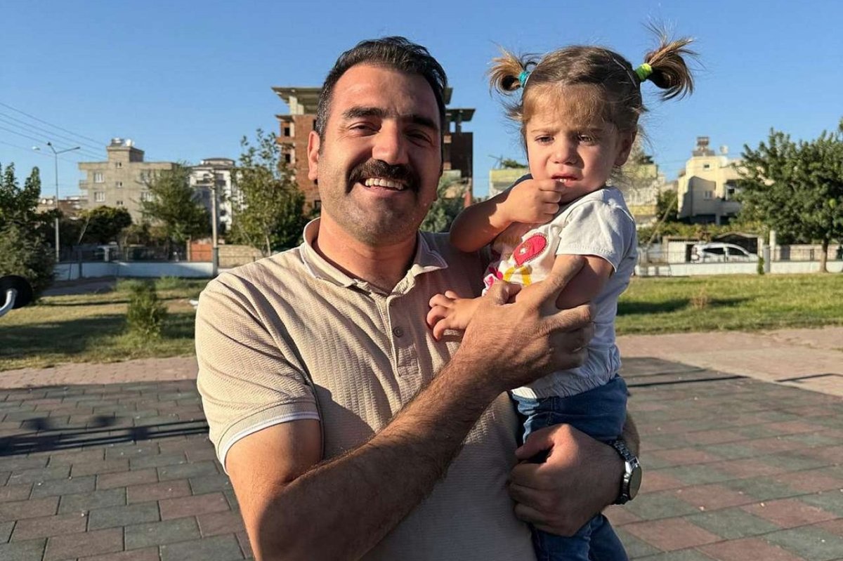 4 yaşındaki küçük kız oyun parkında ayağını oyun aletine sıkıştırdı