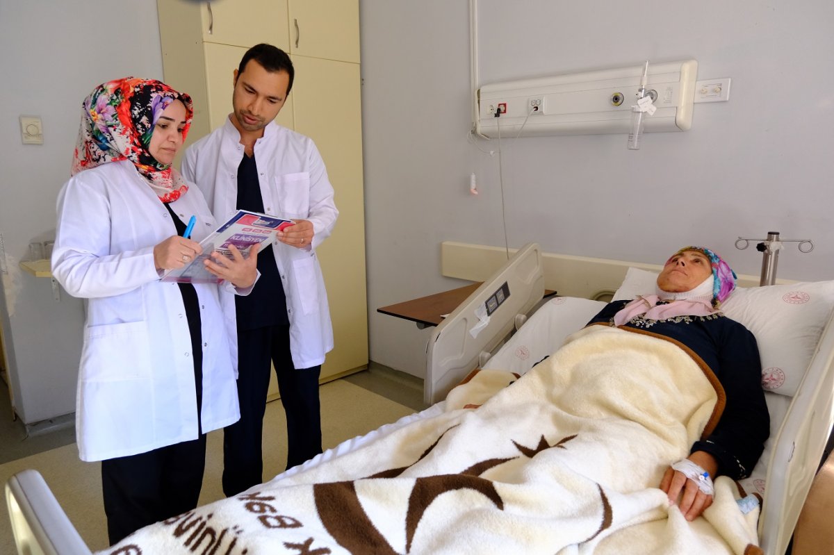 15 yıldır yüz felci olan kadın Van’da sağlığına kavuştu