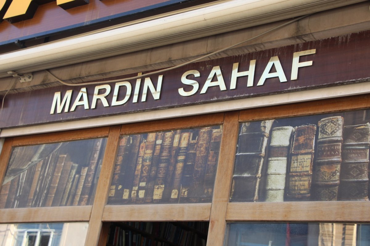 34 yıl önce birkaç kitapla sahaflığa başlayan Gündüz: Dünyayı kurtarabilmemizin tek yolu bilmekten geçiyor