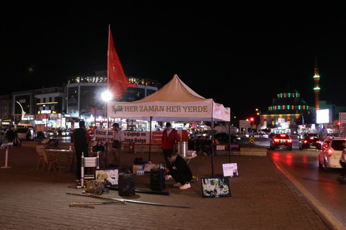 Ankara'da Küresel Sumud Filosu Gazze'ye ulaşana kadar her akşam nöbet başlatıldı