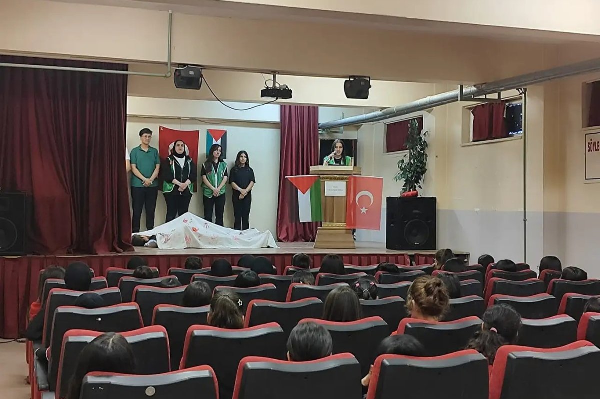 Gazi Anadolu Lisesi’nde “Mavi Kurdele” ile Gazze’ye duyarlılık