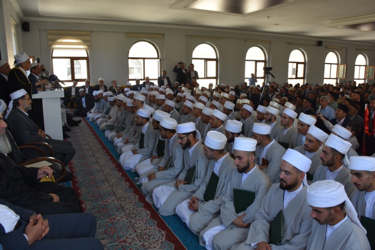 Bitlis'te 11'i hafız 74 talebe icazet aldı