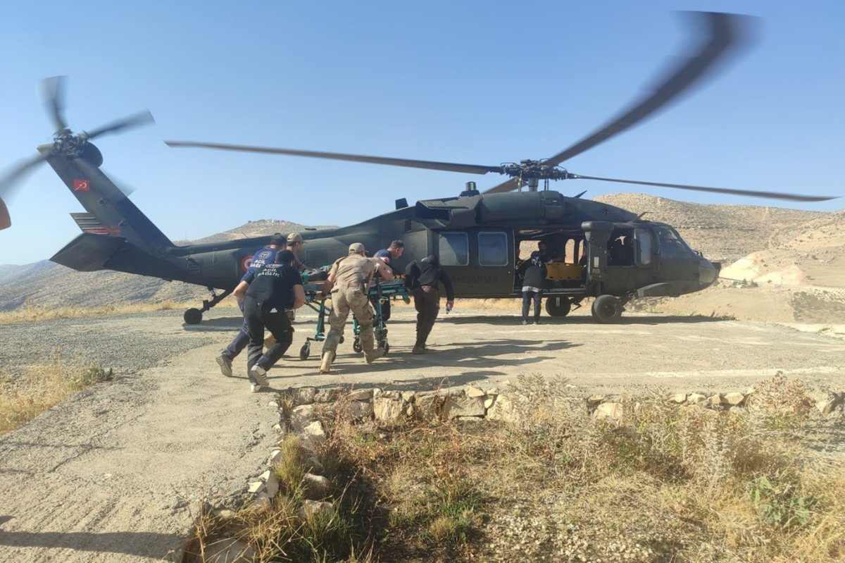 Jandarma helikopteri iş kazasında yaralanan işçiyi hastaneye tahliye etti