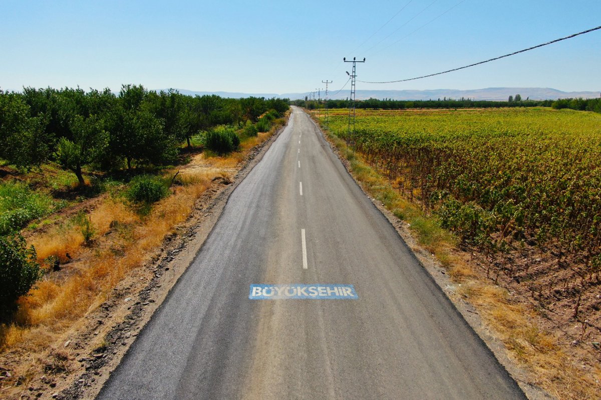 Malatya Büyükşehir Belediyesi'nden ilçelerde yol ve asfalt mesaisi