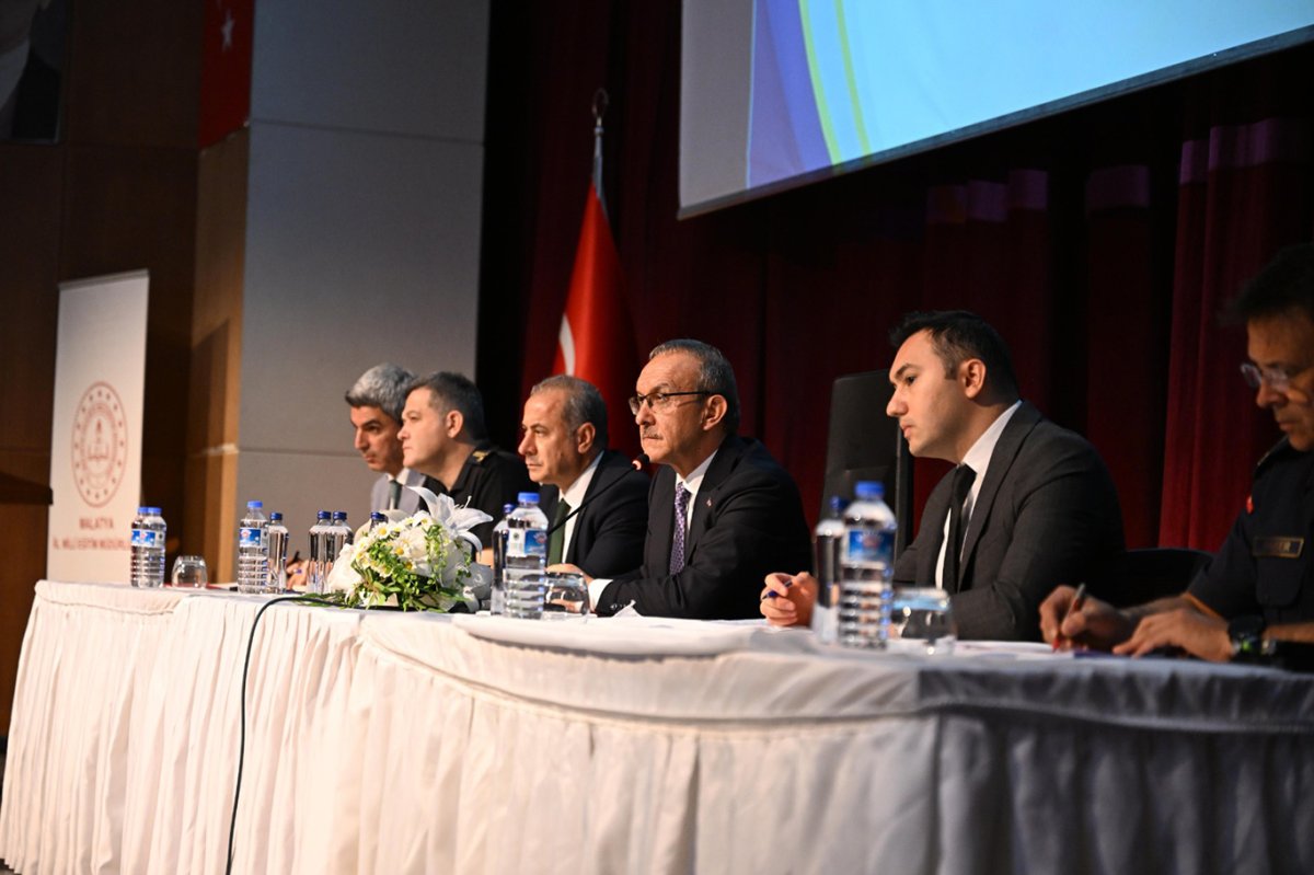 Vali Yavuz: Dinimiz ve medeniyetimiz ilim öğrenmeyi emreder