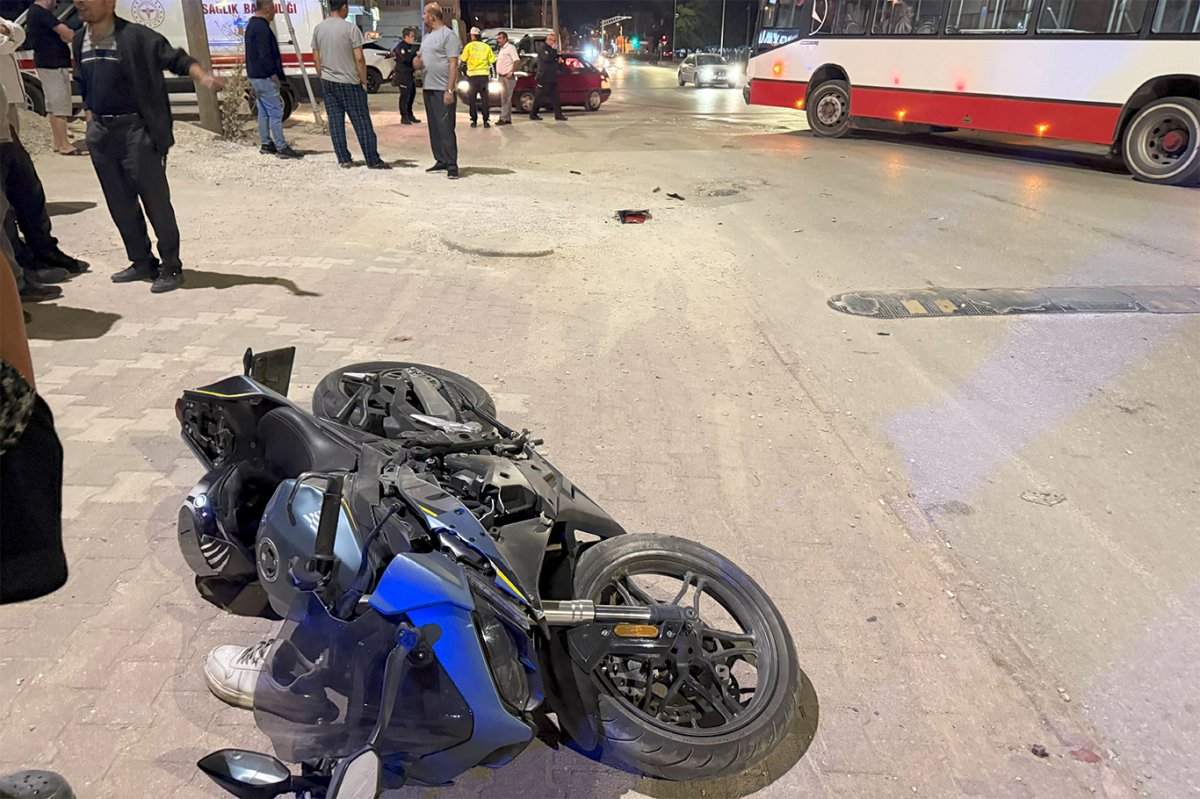 Otobüs ile motosiklet çarpıştı: Bir yaralı
