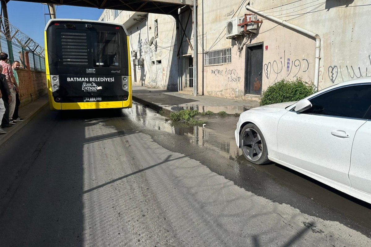 Batman'da patlayan içme suyu boruları günlerdir onarılmıyor