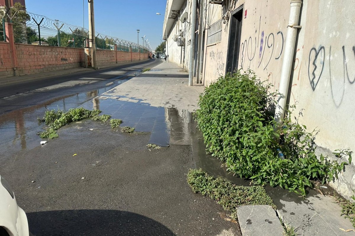 Batman'da patlayan içme suyu boruları günlerdir onarılmıyor