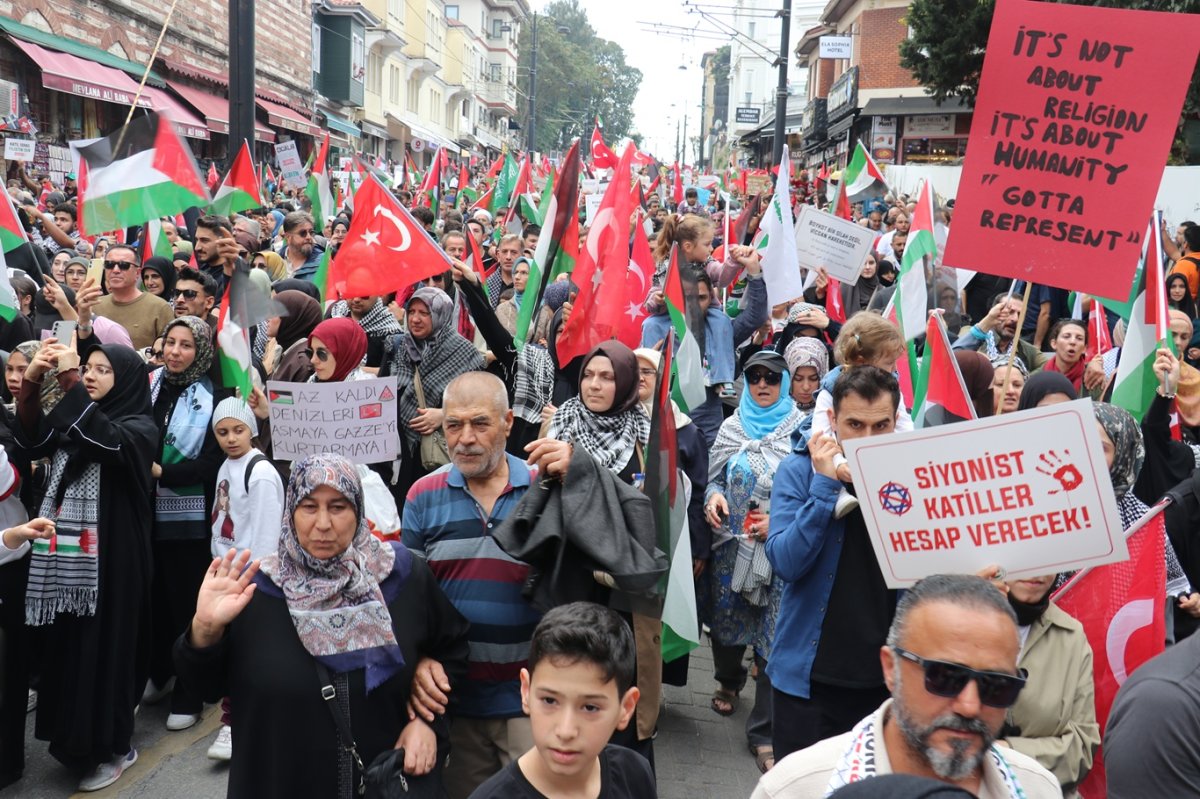 İstanbul'da on binler Gazze ve Özgürlük Filosu'na destek için yürüdü