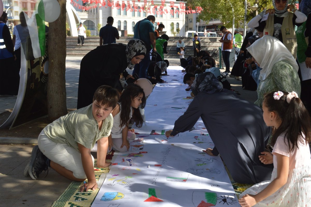 Siirt’te “Filistinli Çocuklar İçin Çiz” etkinliği düzenlendi