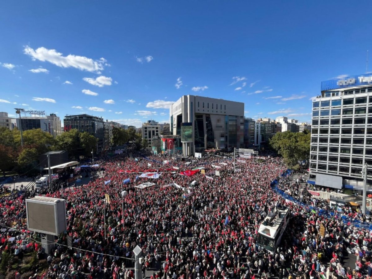 Yüz binlerin katıldığı 'Gazze Kararlılık Yürüyüşü' dron ile görüntülendi