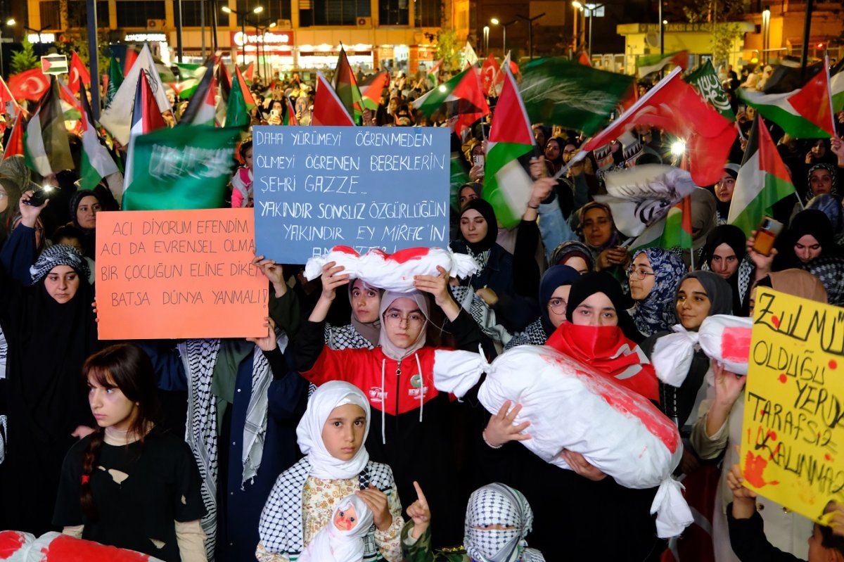 Van’da Aksa Tufanı’nın yıl dönümünde binlerce kişi Gazze için yürüdü