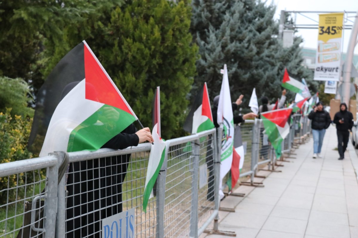 Gazze nöbeti 50. gününde ABD Büyükelçiliği önünde sürüyor