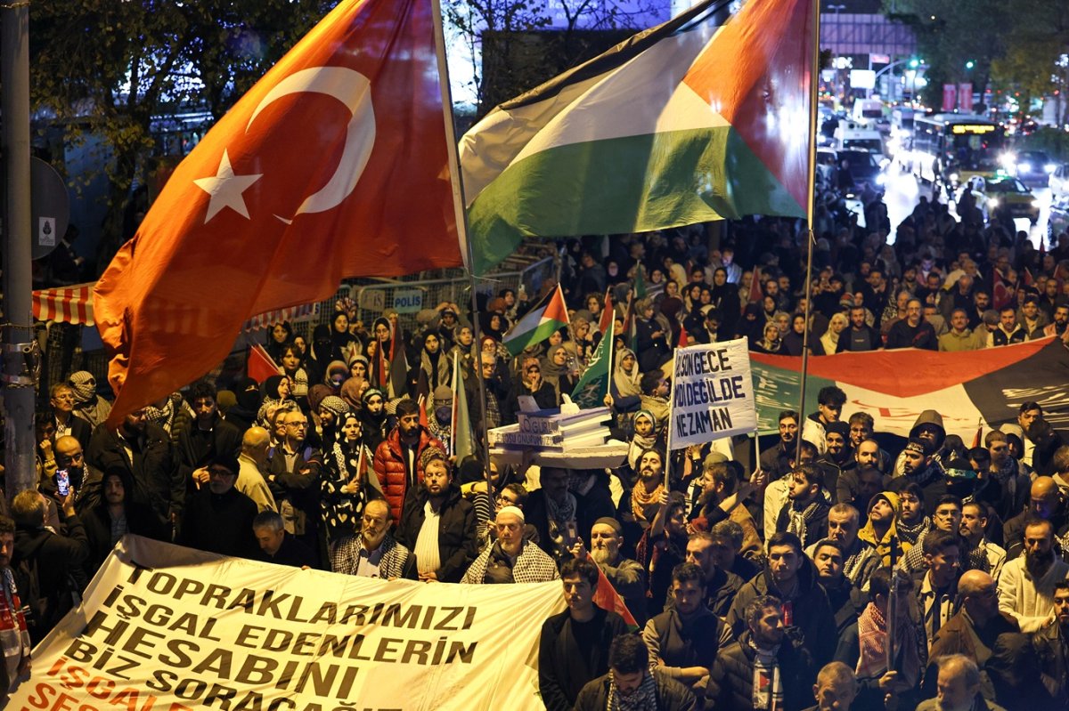 İşgal konsolosluğunda "Özgürlük Filosu" eylemi