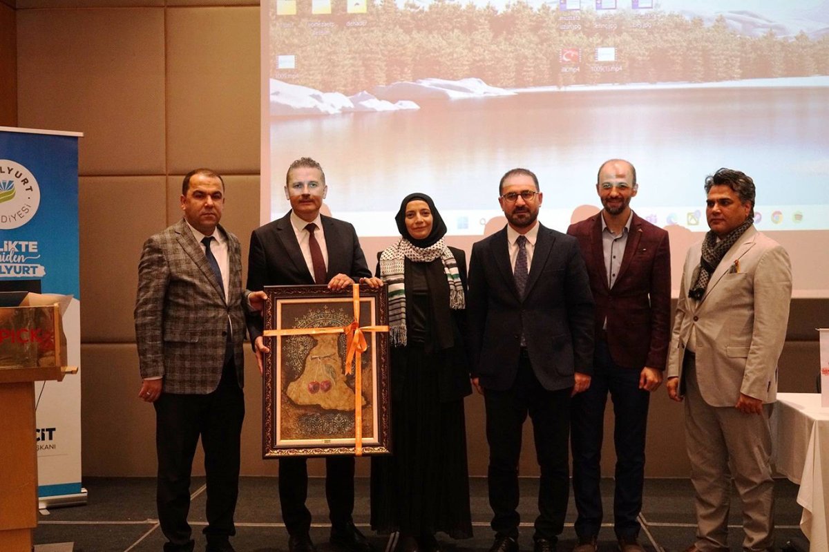 Malatya'da bağımlılıkla mücadele, aile ve medya okuryazarlığı paneline yoğun ilgi