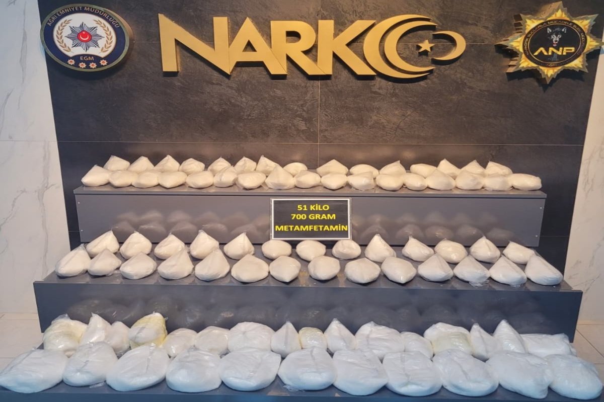 Ağrı'da yaklaşık 52 kilogram uyuşturucu ele geçirildi, 5 kişi tutuklandı