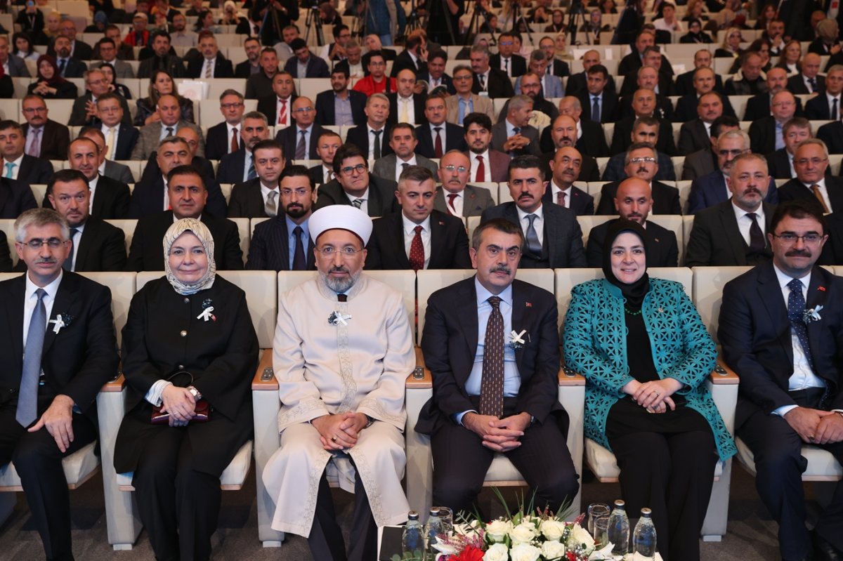 "İmam hatipler başarılarıyla iftihar tablosu haline gelmiştir"