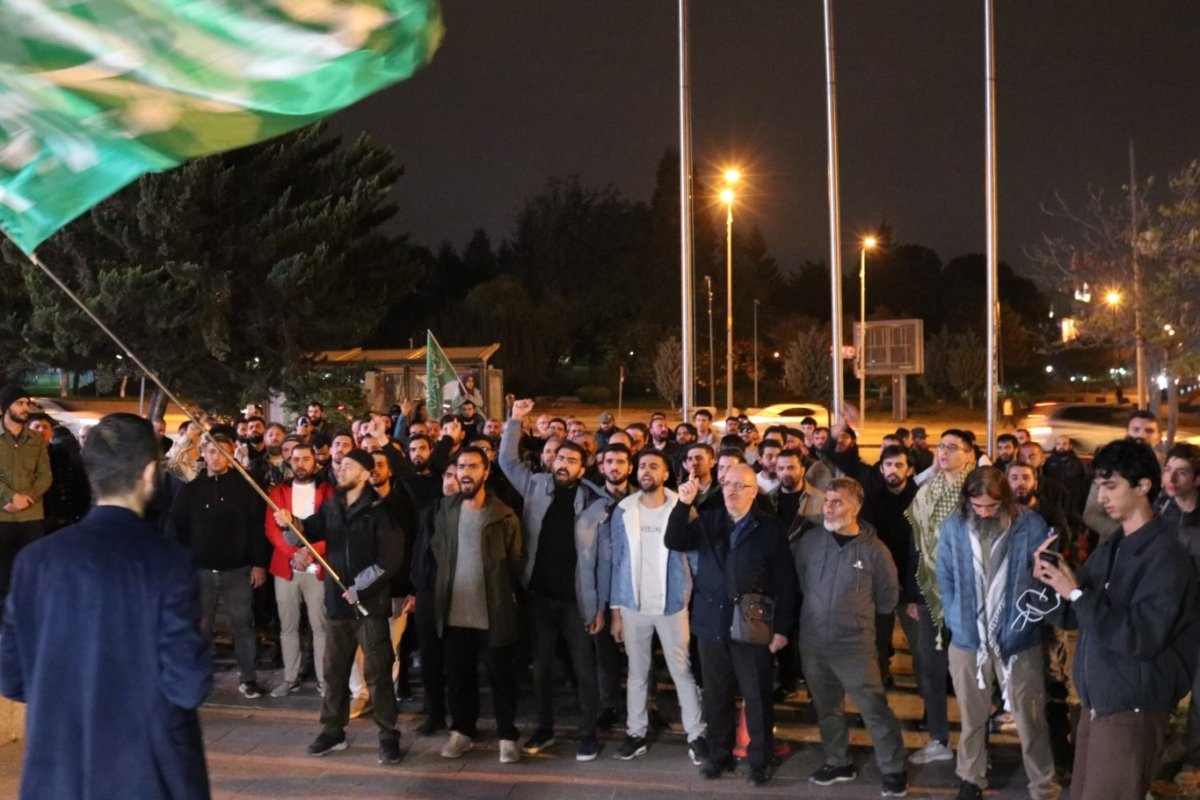 Ankara’da tesettüre hakarete tepki: Vatandaşlar mekân önünde toplandı