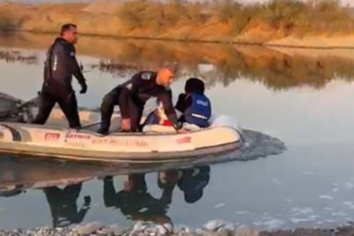Su seviyesinin yükselmesiyle mahsur kalan aile kurtarıldı