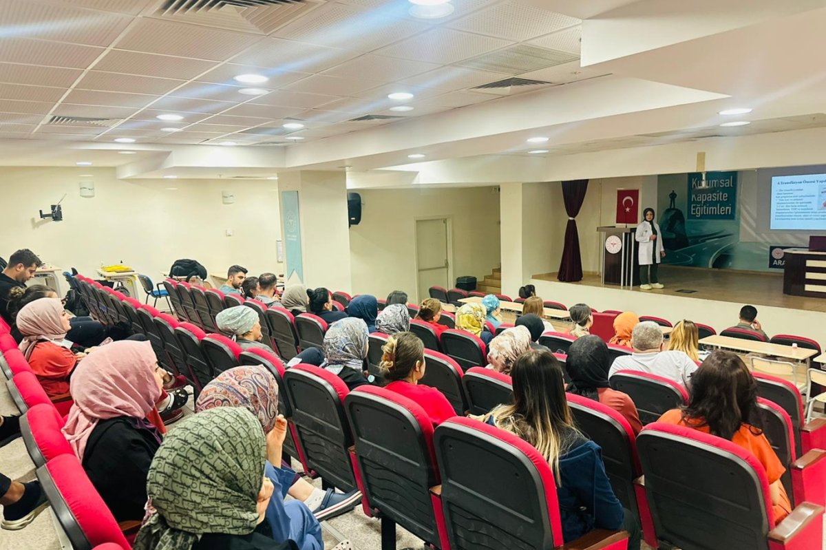 Siirt Eğitim ve Araştırma Hastanesi’nde transfüzyon güvenliği eğitimi düzenlendi
