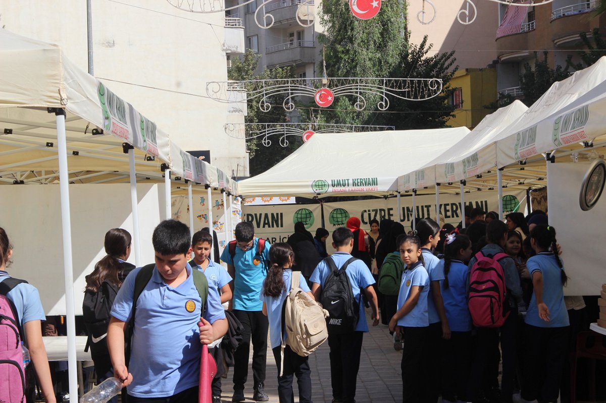 Umut Kervanı Cizre’de ihtiyaç sahibi ve muhtaçlar yararına kermes düzenliyor