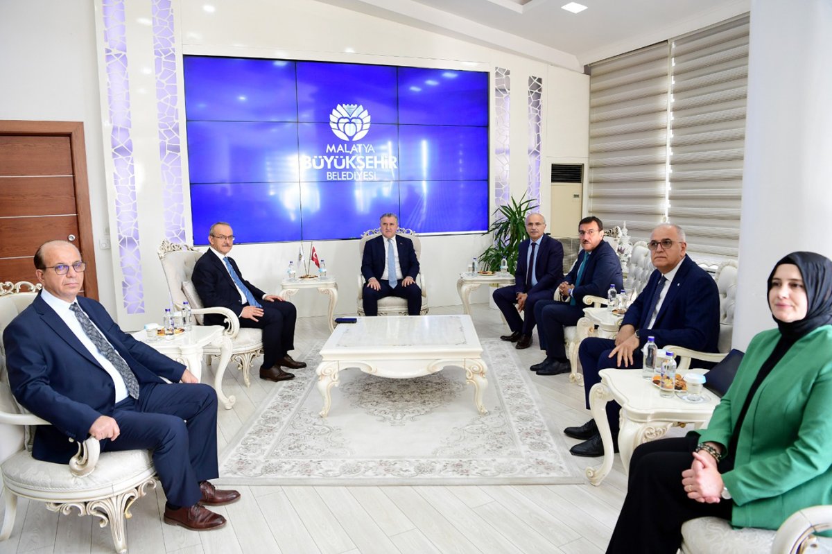 Bakan Bak'tan Malatya Büyükşehir Belediyesi'ne ziyaret