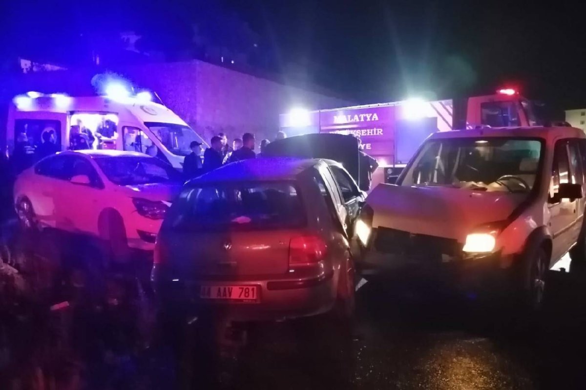 Malatya'da zincirleme kaza: 2 yaralı