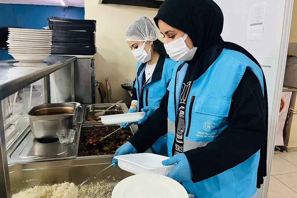 Siirt’te gençler artan yemekleri paylaşma geleneğine dönüştürdü