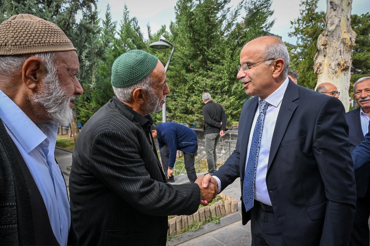 Malatya Büyükşehir Belediye Başkanı Er, vefa konağında yaşlılarla bir araya geldi