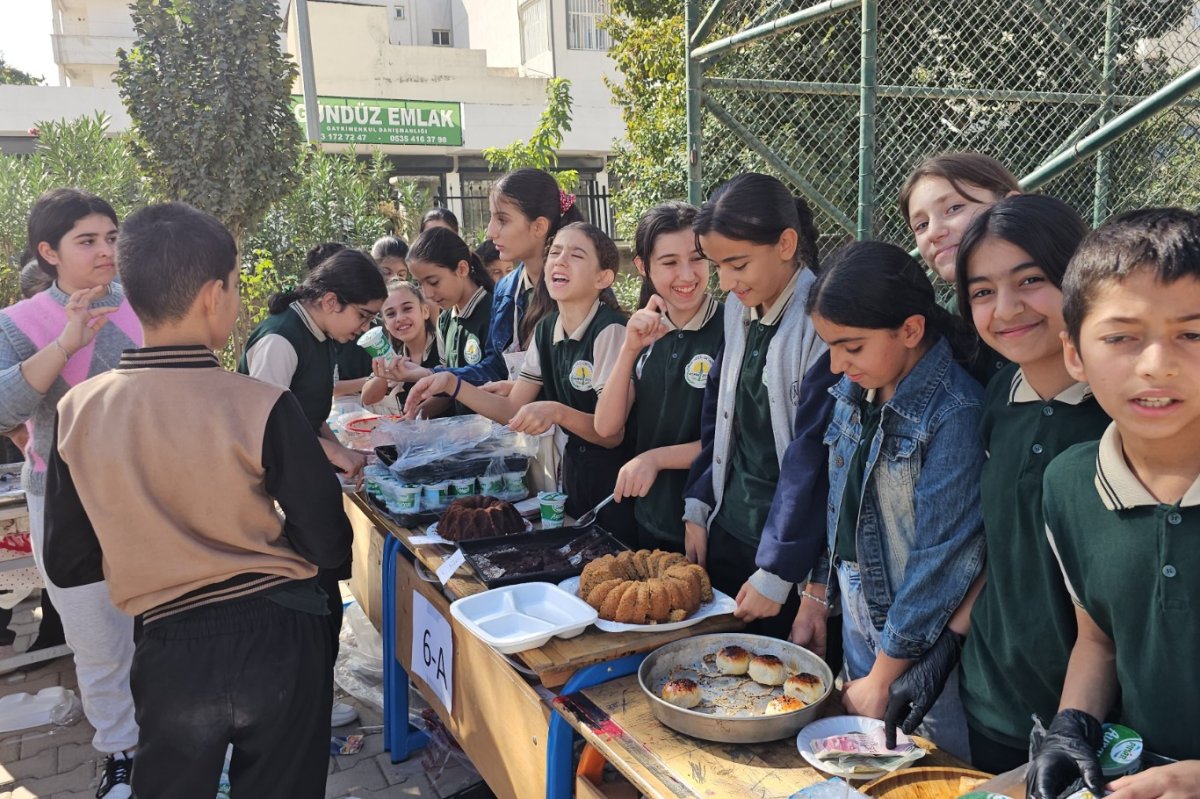 Mardin’de ortaokul öğrencilerden Gazze yararına kermes