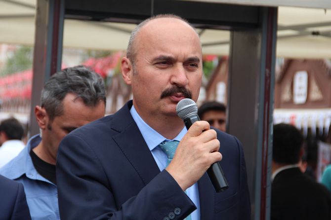 vali-ekrem-canap.jpg