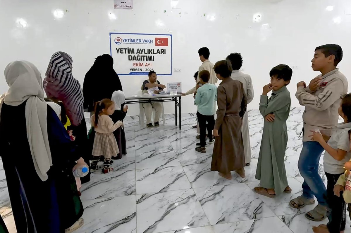Yetimler Vakfı, Yemen'de yetimlere ekim ayı aylıklarını ulaştırdı