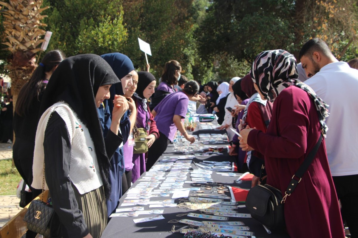 Mardin'de lise öğrencilerinden Gazze yararına kermes ve sergi