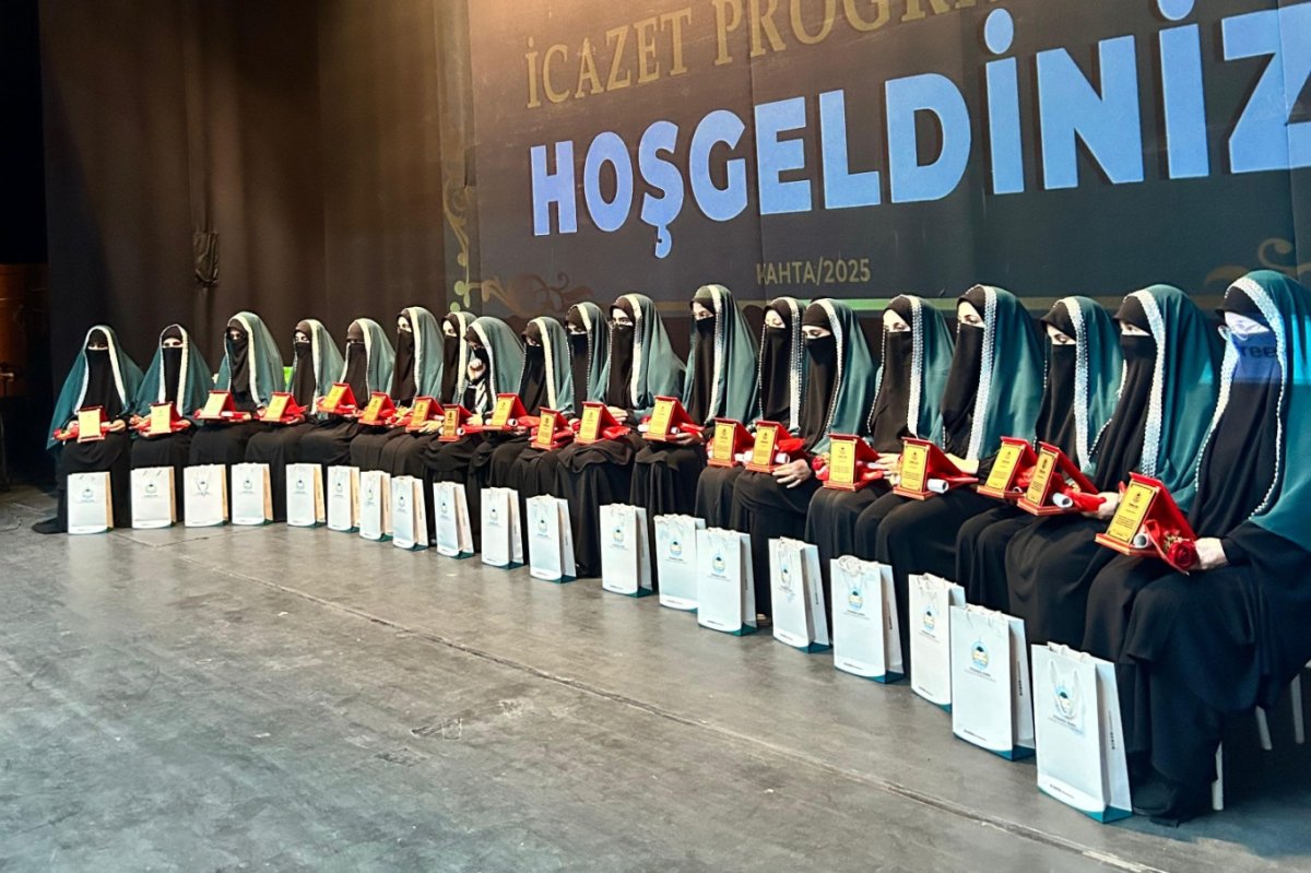Kahta’da medrese eğitimini tamamlayan 25 kız öğrenci icazet aldı