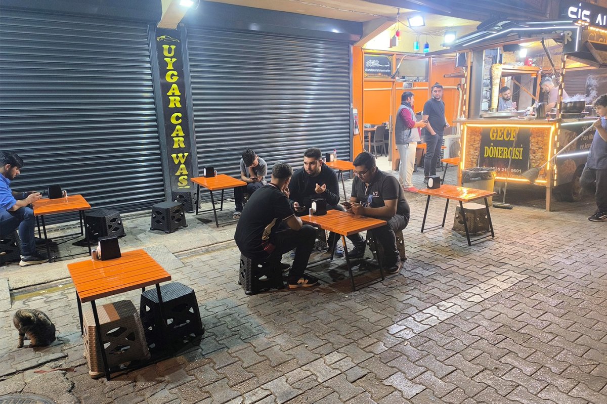 Adana’da yemek saati değişti: Gece yemek kültürü hızla yayılmakta